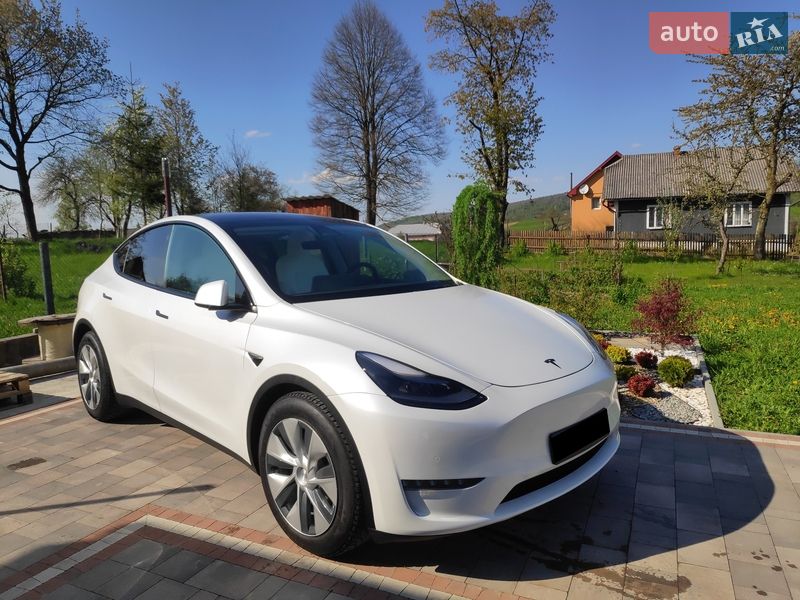 Позашляховик / Кросовер Tesla Model Y 2020 в Долині