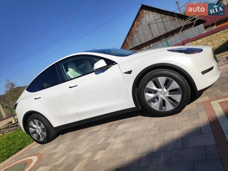 Позашляховик / Кросовер Tesla Model Y 2020 в Долині