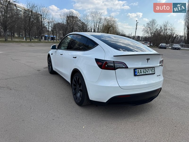 Внедорожник / Кроссовер Tesla Model Y 2023 в Киеве