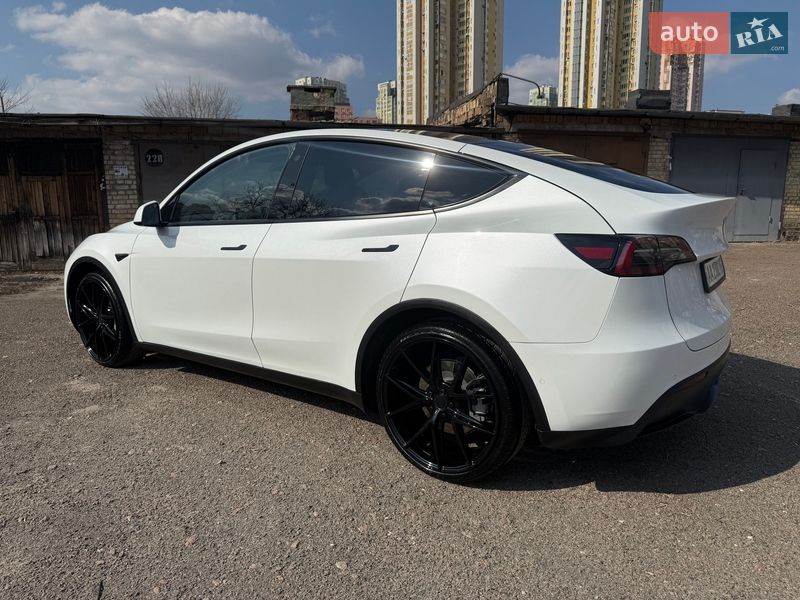 Позашляховик / Кросовер Tesla Model Y 2021 в Києві фото 26 Позашляховик / Кросовер Tesla Model Y 2021 в Києві