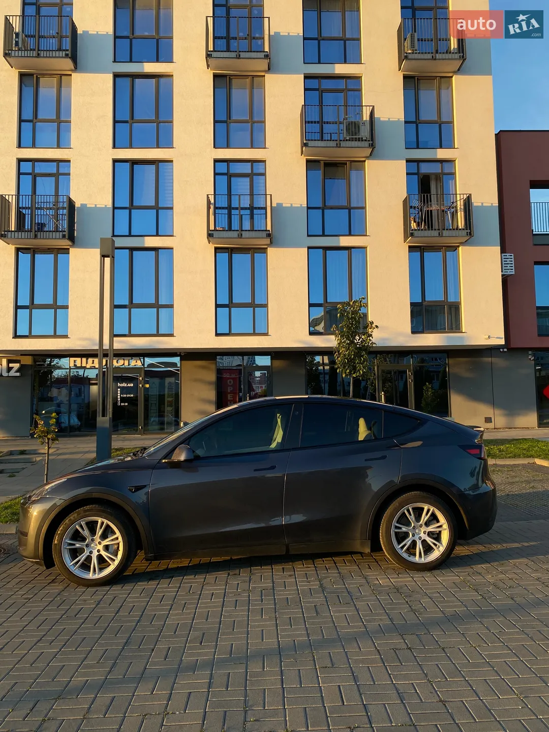2021 Tesla Model Y - мініатюра 8