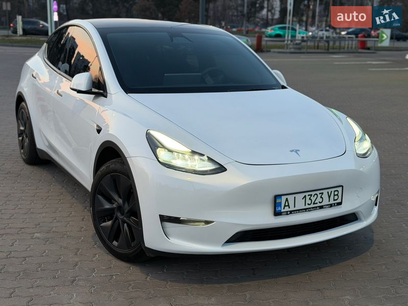Tesla Model Y 2024
