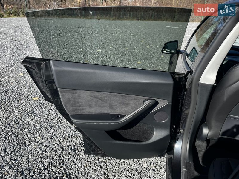 Внедорожник / Кроссовер Tesla Model Y 2024 в Львове