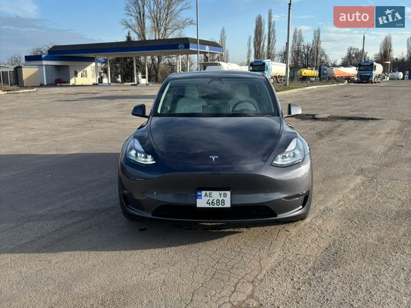 Tesla Model Y 2023