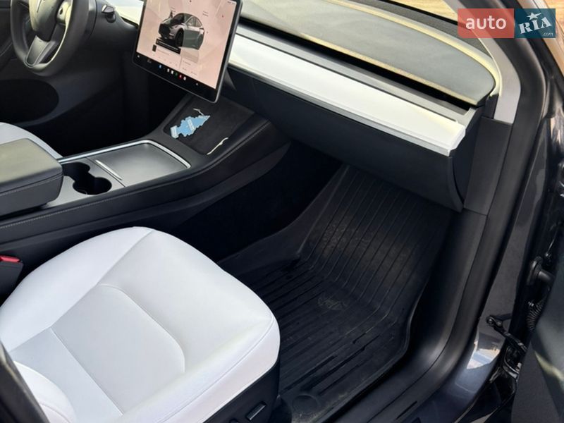Позашляховик / Кросовер Tesla Model Y 2023 в Дніпрі