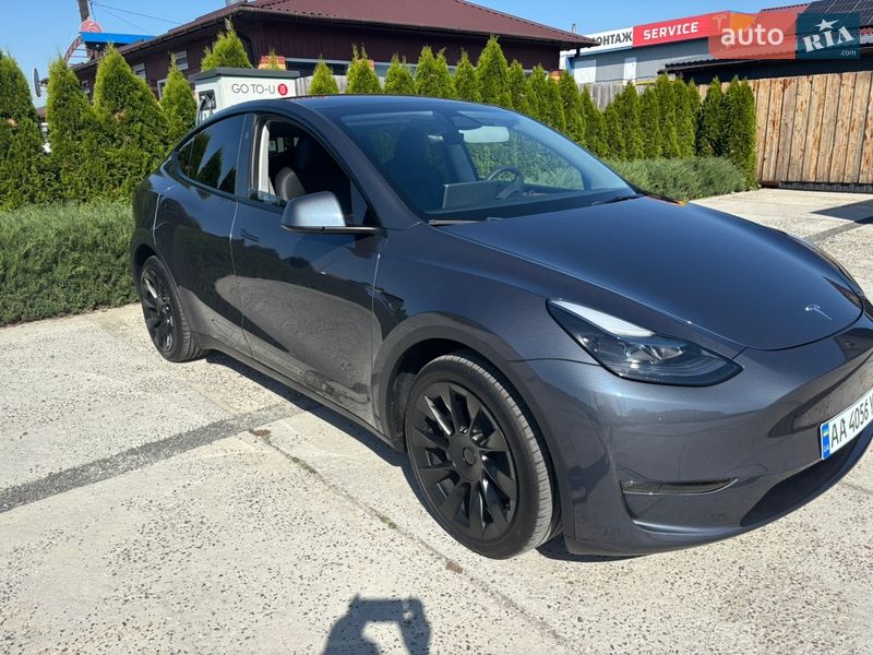 Tesla Model Y 2023