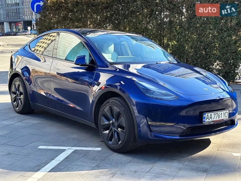 Tesla Model Y 2025