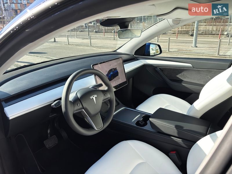 Позашляховик / Кросовер Tesla Model Y 2025 в Києві фото 13 Позашляховик / Кросовер Tesla Model Y 2025 в Києві