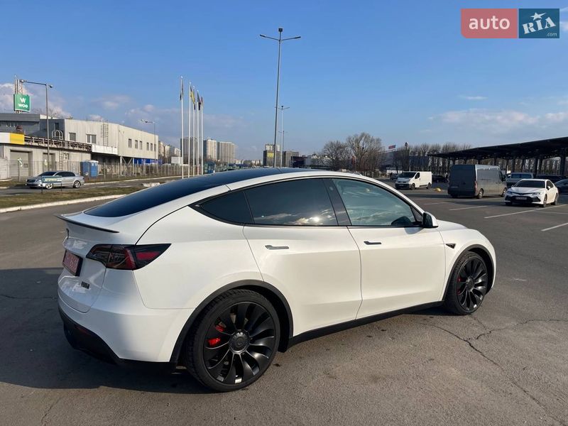 Позашляховик / Кросовер Tesla Model Y 2023 в Києві фото 8 Позашляховик / Кросовер Tesla Model Y 2023 в Києві