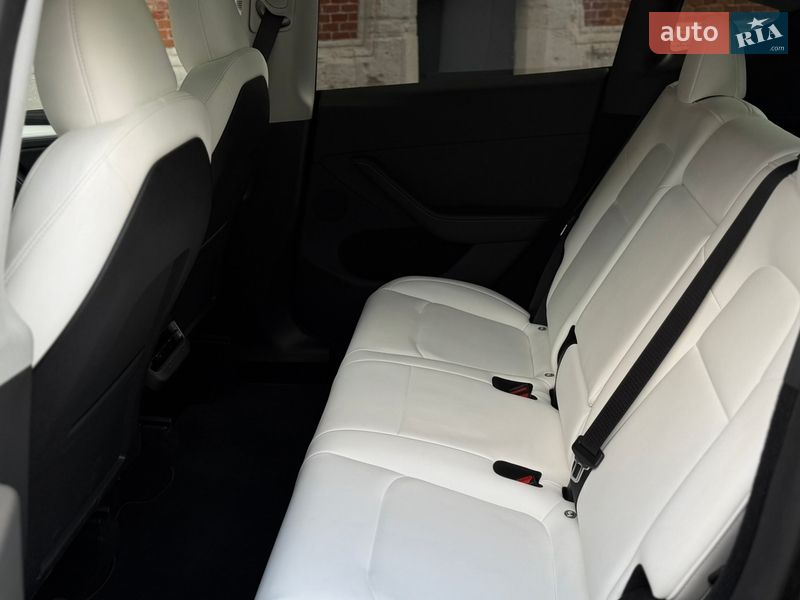 Внедорожник / Кроссовер Tesla Model Y 2024 в Львове