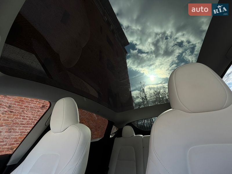 Внедорожник / Кроссовер Tesla Model Y 2024 в Львове