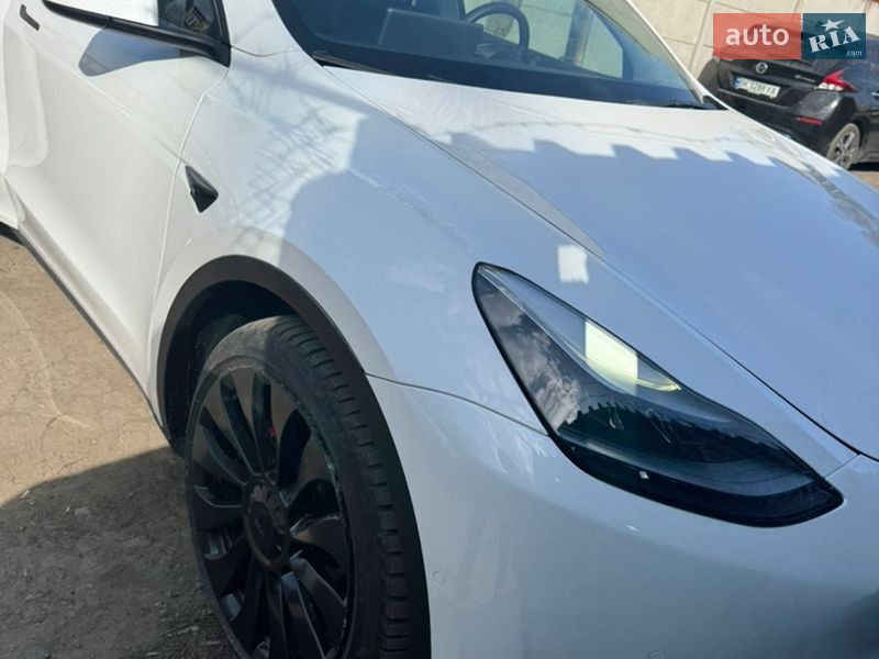 Внедорожник / Кроссовер Tesla Model Y 2022 в Ровно