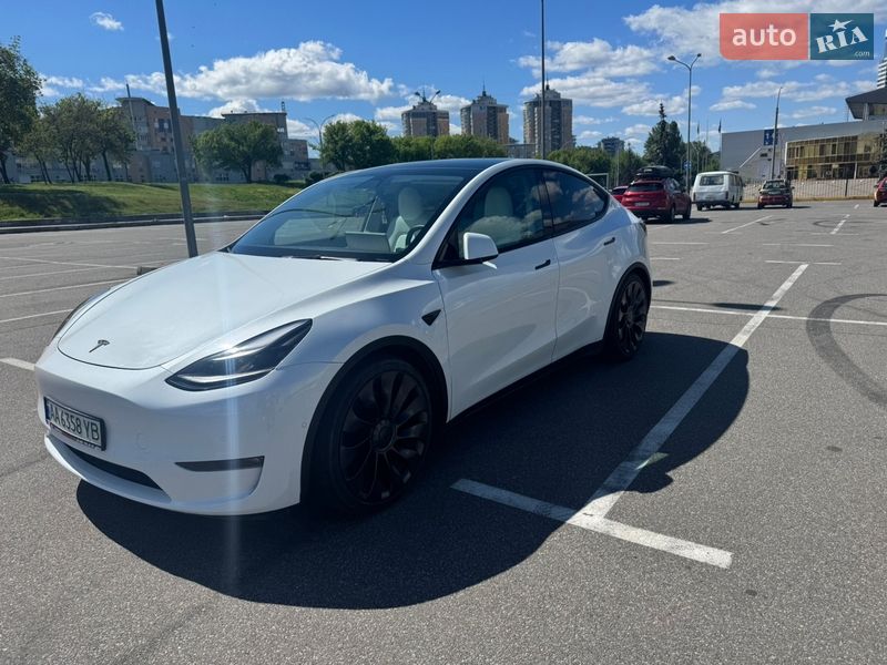 Внедорожник / Кроссовер Tesla Model Y 2022 в Киеве