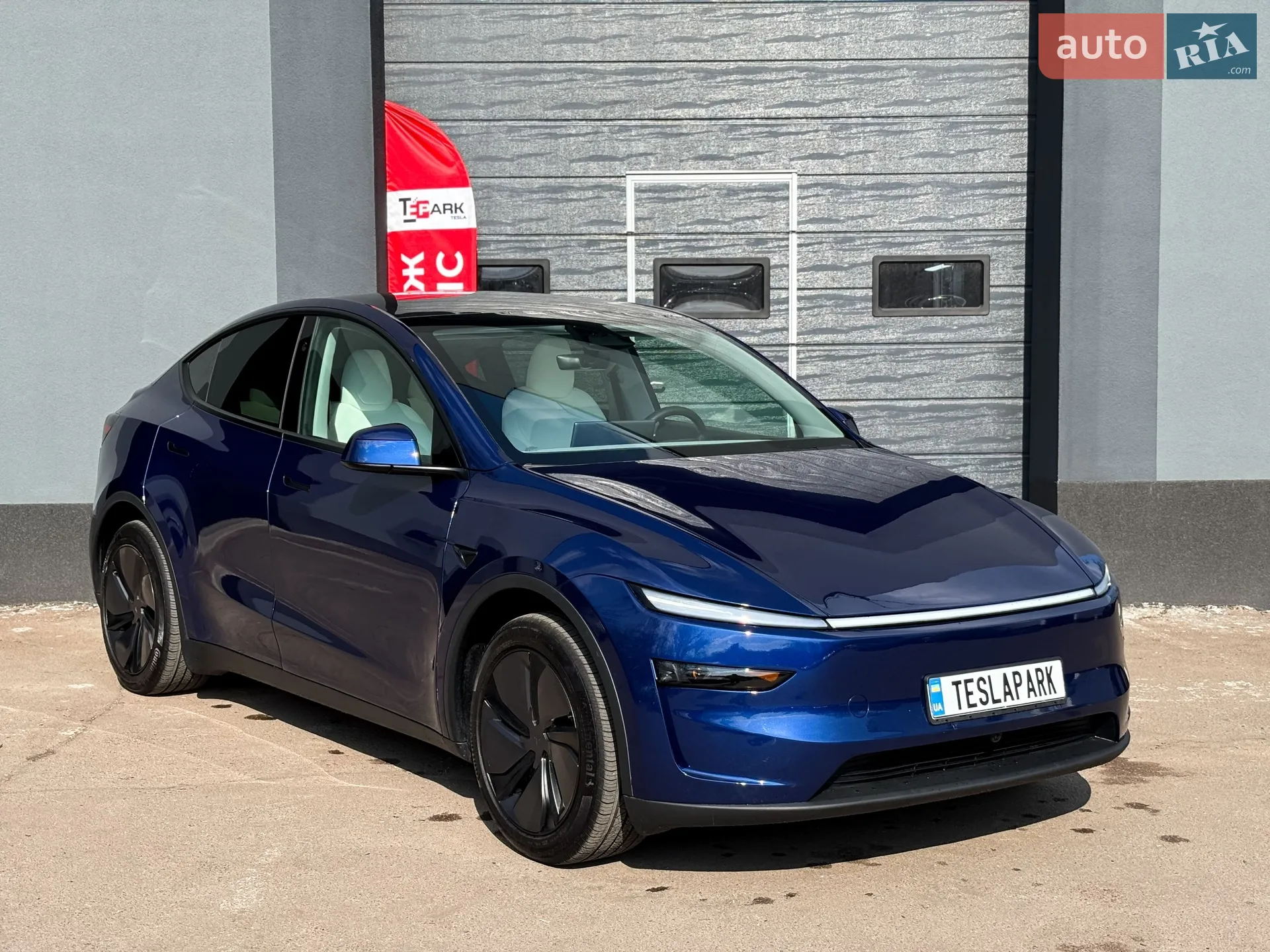 2025 Tesla Model Y - мініатюра 12