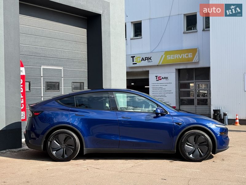 Позашляховик / Кросовер Tesla Model Y 2025 в Києві
