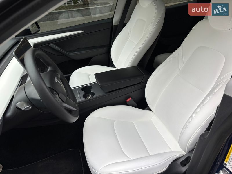 Внедорожник / Кроссовер Tesla Model Y 2023 в Киеве