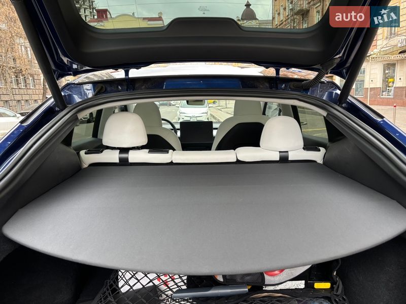 Внедорожник / Кроссовер Tesla Model Y 2023 в Киеве