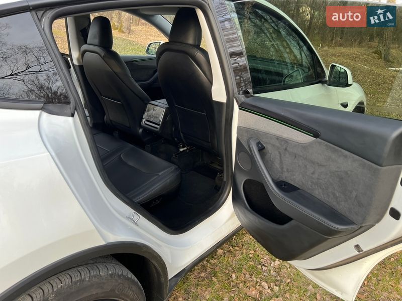 Позашляховик / Кросовер Tesla Model Y 2025 в Радивиліві фото 14 Позашляховик / Кросовер Tesla Model Y 2025 в Радивиліві