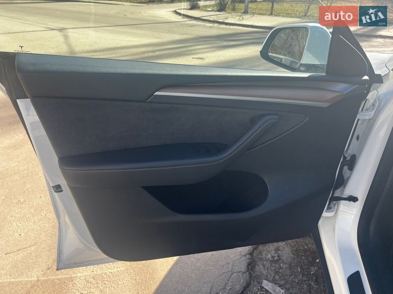 Позашляховик / Кросовер Tesla Model Y 2023 в Києві