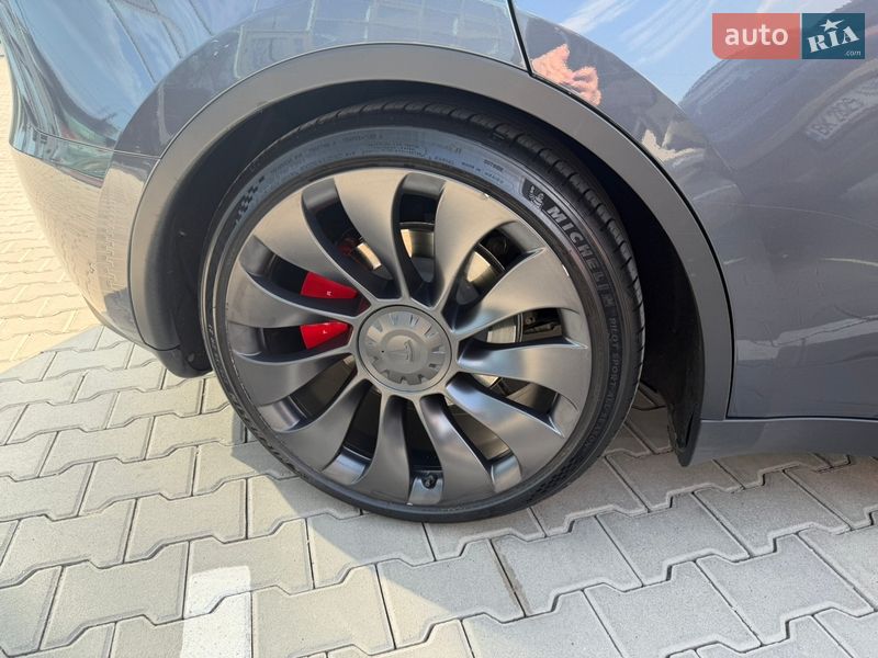 Внедорожник / Кроссовер Tesla Model Y 2023 в Ровно