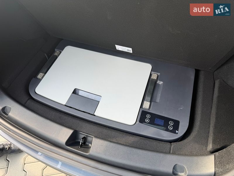 Внедорожник / Кроссовер Tesla Model Y 2023 в Ровно