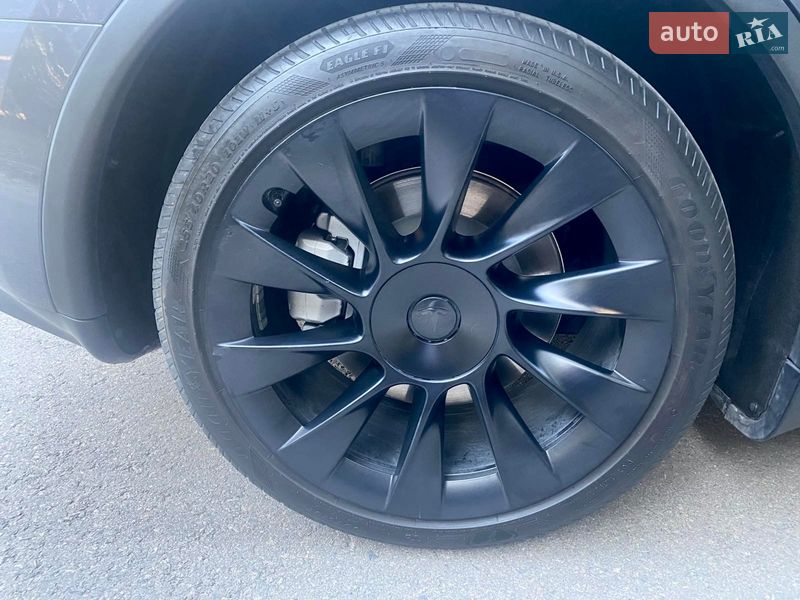 Позашляховик / Кросовер Tesla Model Y 2023 в Києві