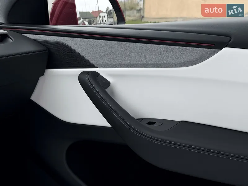 Tesla Model Y 2025 VIN 7SAYGDEE0TF338047 фото оголошення 13 з 55