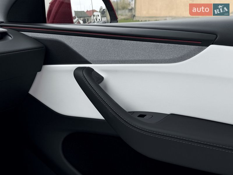 Позашляховик / Кросовер Tesla Model Y 2025 в Ужгороді фото 11 Позашляховик / Кросовер Tesla Model Y 2025 в Ужгороді