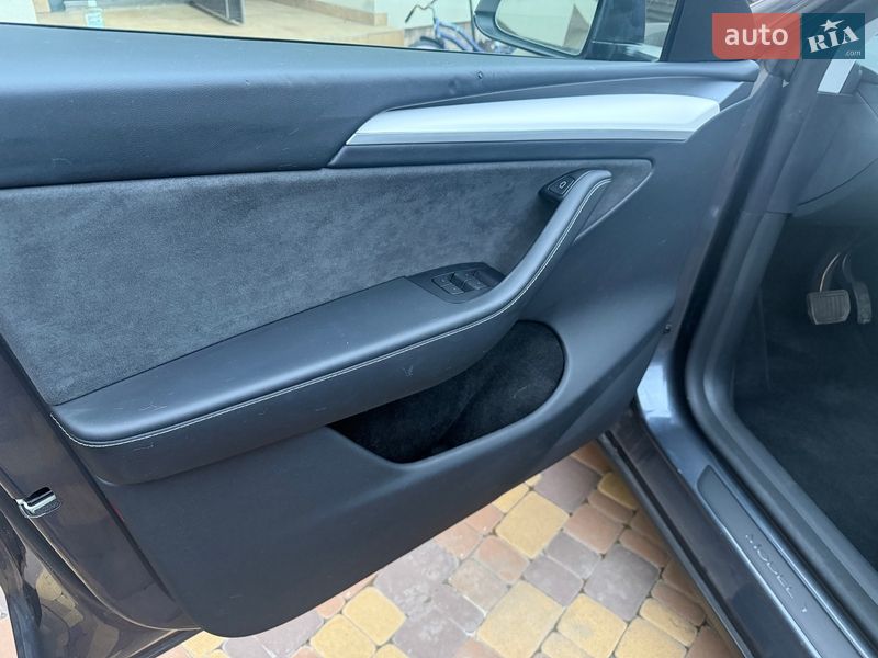 Внедорожник / Кроссовер Tesla Model Y 2023 в Киеве