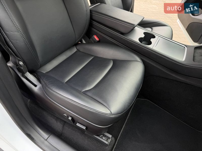 Позашляховик / Кросовер Tesla Model Y 2022 в Києві фото 13 Позашляховик / Кросовер Tesla Model Y 2022 в Києві