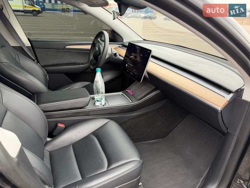 Позашляховик / Кросовер Tesla Model Y 2023 в Рівному фото 10 Позашляховик / Кросовер Tesla Model Y 2023 в Рівному