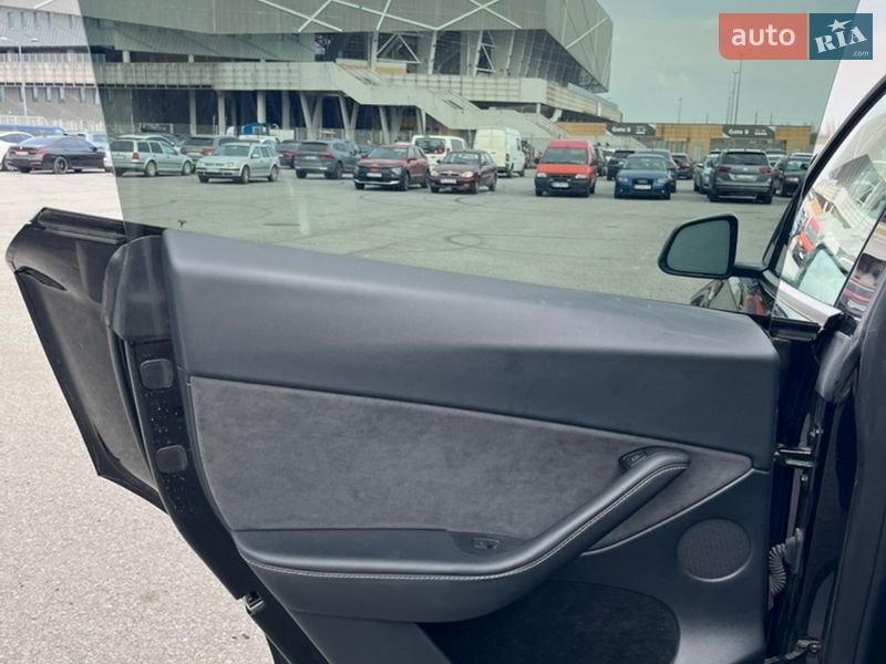 Внедорожник / Кроссовер Tesla Model Y 2024 в Львове