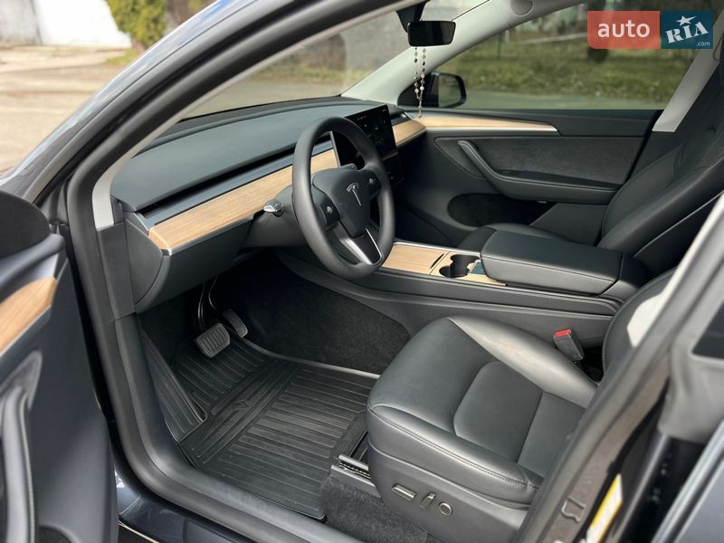 Позашляховик / Кросовер Tesla Model Y 2024 в Києві