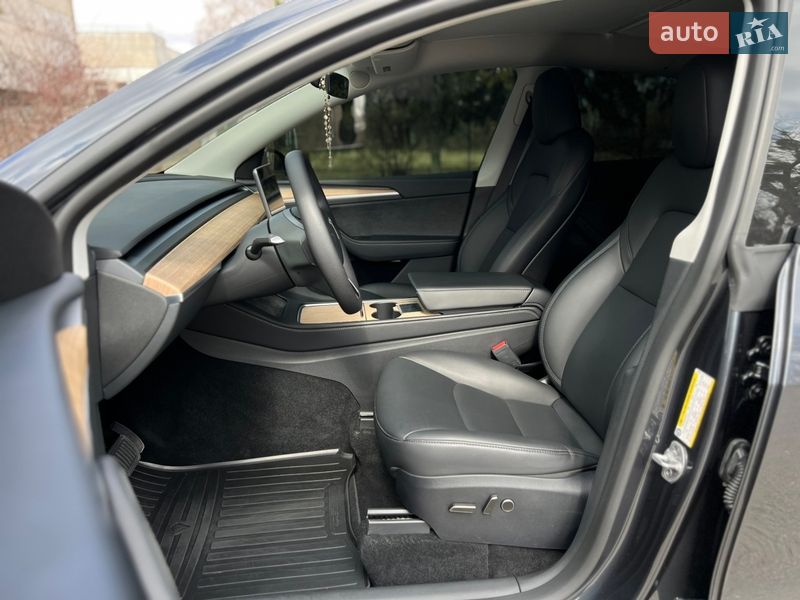 Позашляховик / Кросовер Tesla Model Y 2024 в Києві