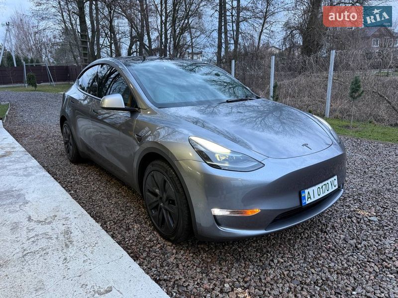 Tesla Model Y 2024
