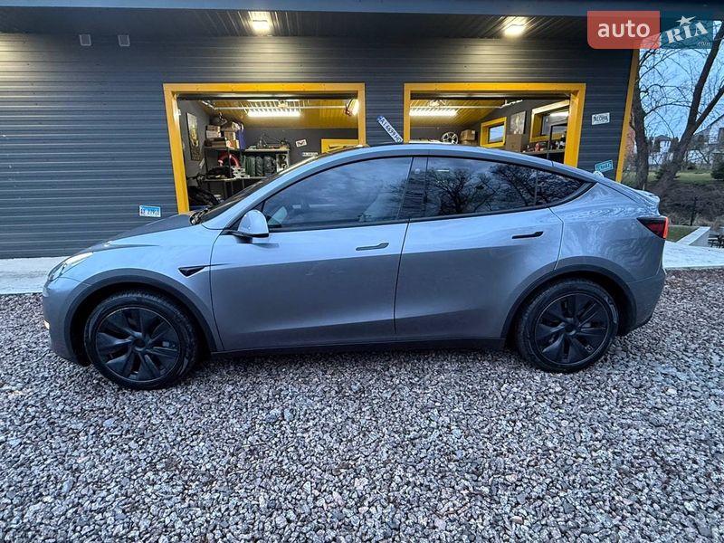 Внедорожник / Кроссовер Tesla Model Y 2024 в Киеве