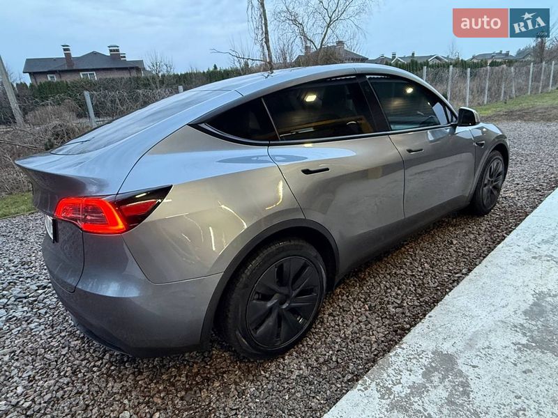 Внедорожник / Кроссовер Tesla Model Y 2024 в Киеве