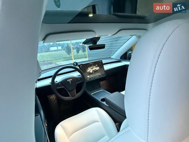 Внедорожник / Кроссовер Tesla Model Y 2024 в Киеве