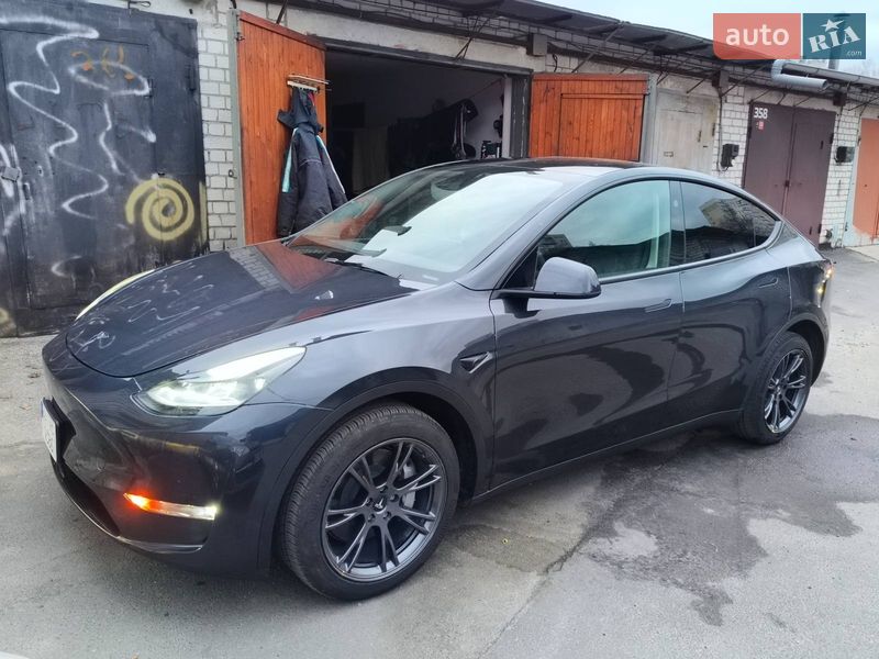 Позашляховик / Кросовер Tesla Model Y 2024 в Києві