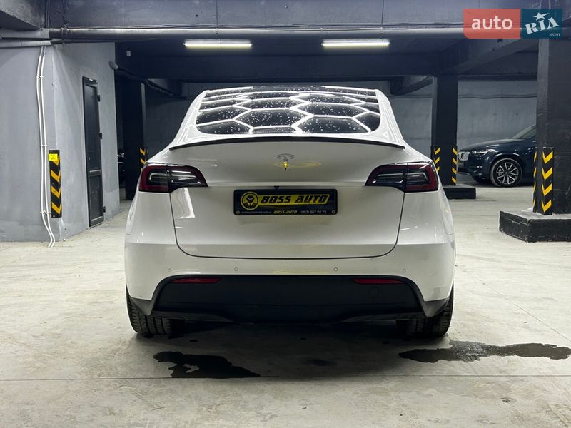 Позашляховик / Кросовер Tesla Model Y 2022 в Чернівцях