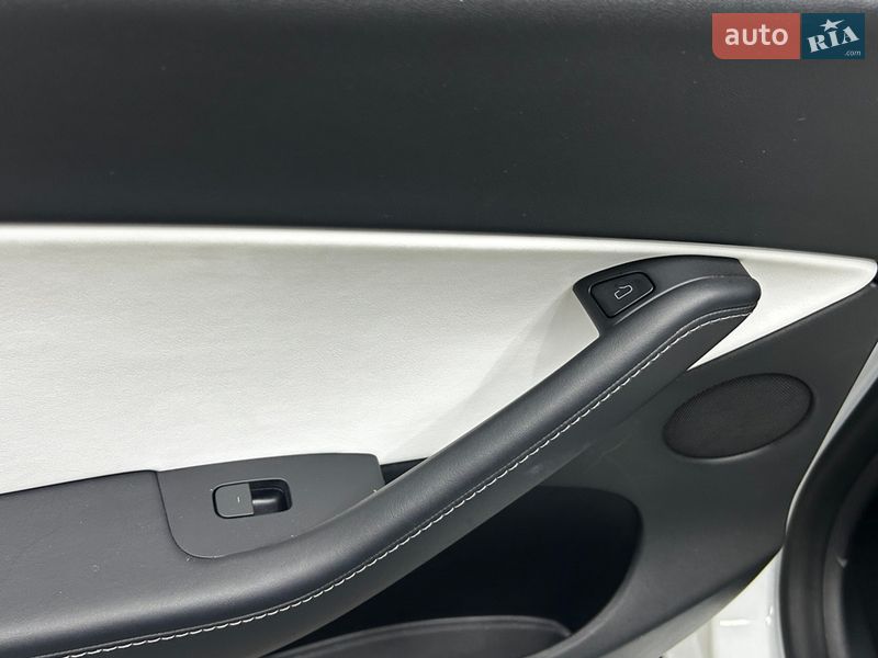 Позашляховик / Кросовер Tesla Model Y 2022 в Чернівцях