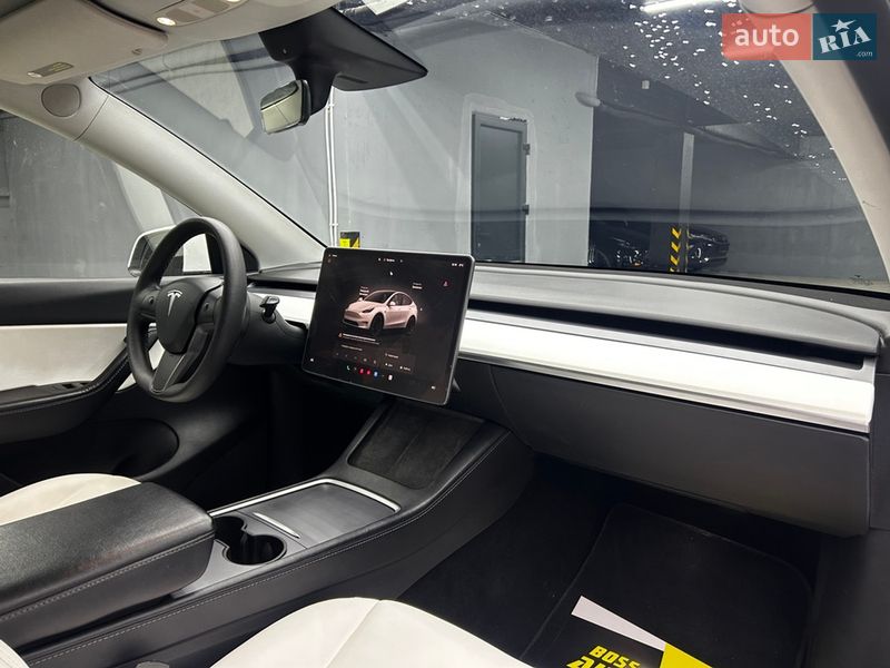 Позашляховик / Кросовер Tesla Model Y 2022 в Чернівцях