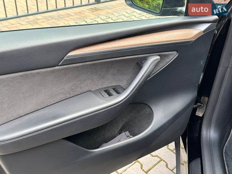 Позашляховик / Кросовер Tesla Model Y 2023 в Києві
