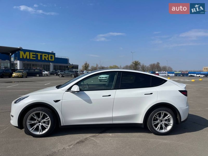 Внедорожник / Кроссовер Tesla Model Y 2024 в Киеве