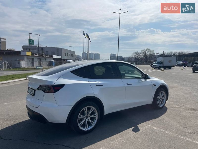 Внедорожник / Кроссовер Tesla Model Y 2024 в Киеве
