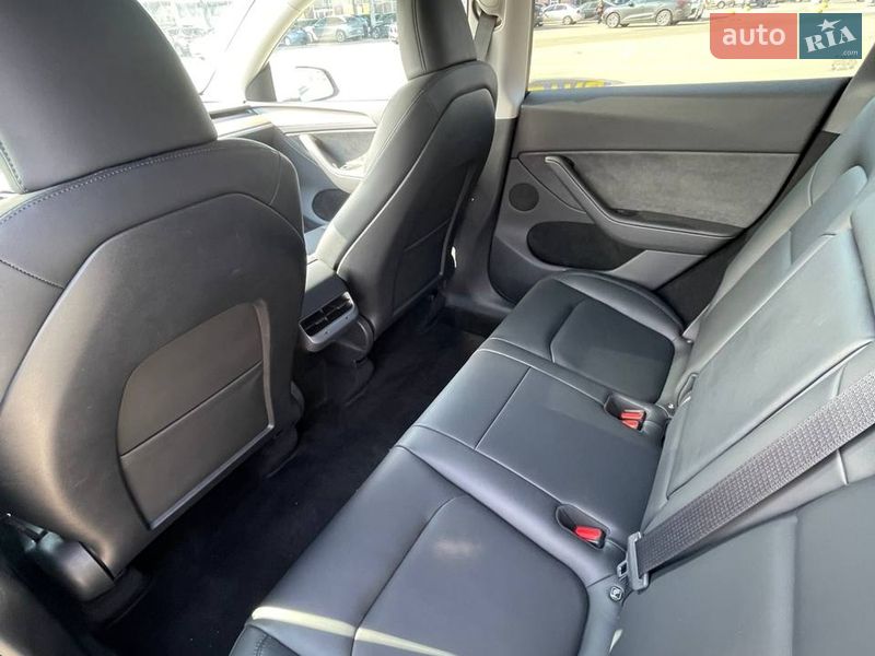 Внедорожник / Кроссовер Tesla Model Y 2024 в Киеве