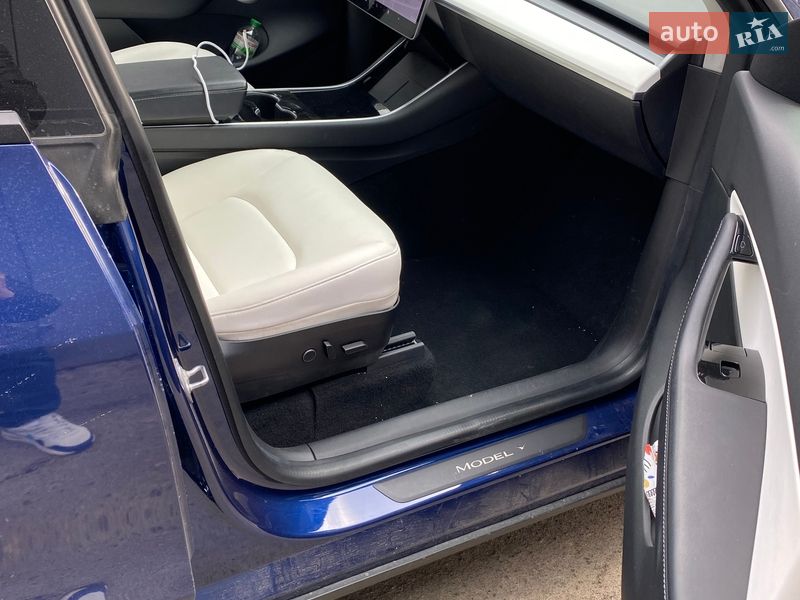 Внедорожник / Кроссовер Tesla Model Y 2020 в Киеве