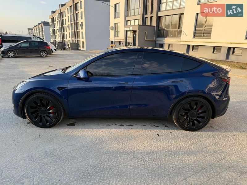 Позашляховик / Кросовер Tesla Model Y 2021 в Львові