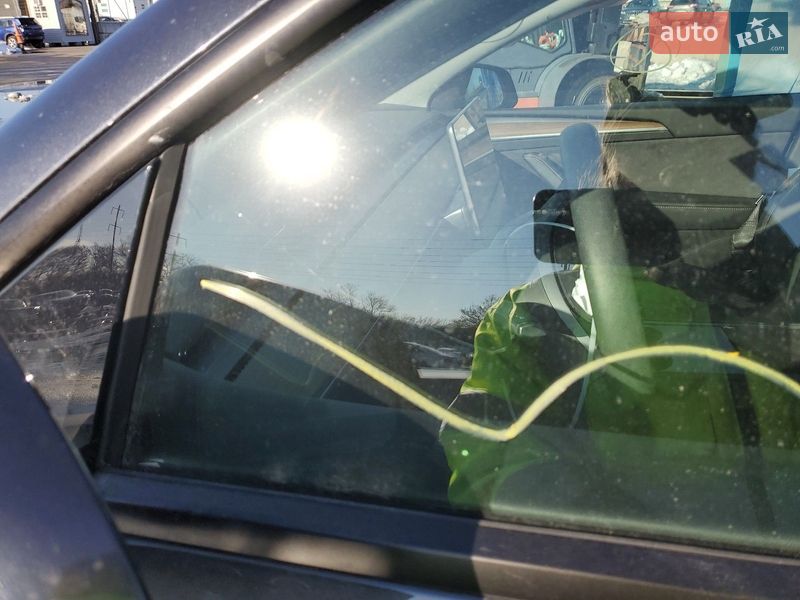 Позашляховик / Кросовер Tesla Model Y 2024 в Запоріжжі фото 15 Позашляховик / Кросовер Tesla Model Y 2024 в Запоріжжі