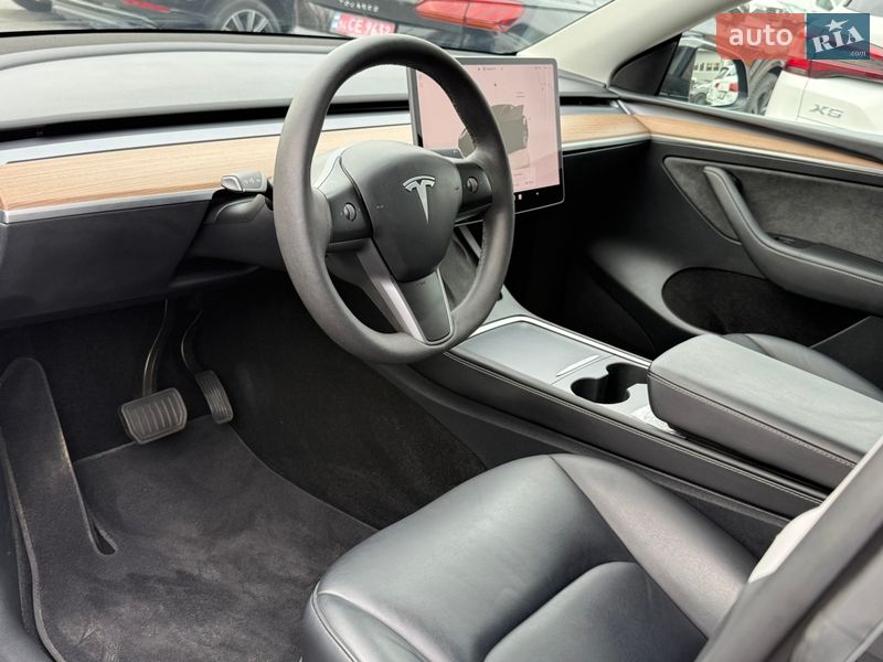 Позашляховик / Кросовер Tesla Model Y 2024 в Чернівцях фото 13 Позашляховик / Кросовер Tesla Model Y 2024 в Чернівцях